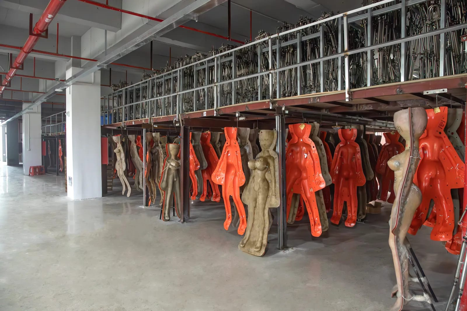 Steel skeletons and production molds in the tooling area